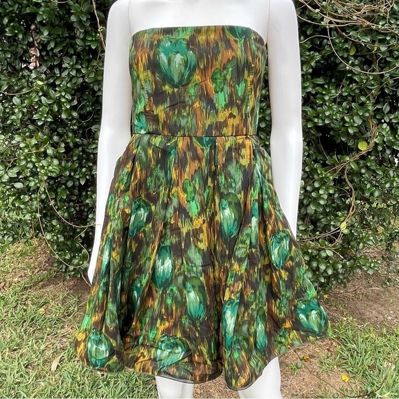 💋Alice + Olivia strapless fit & flare 3 tier lined mini dress - Picture 2 of 15